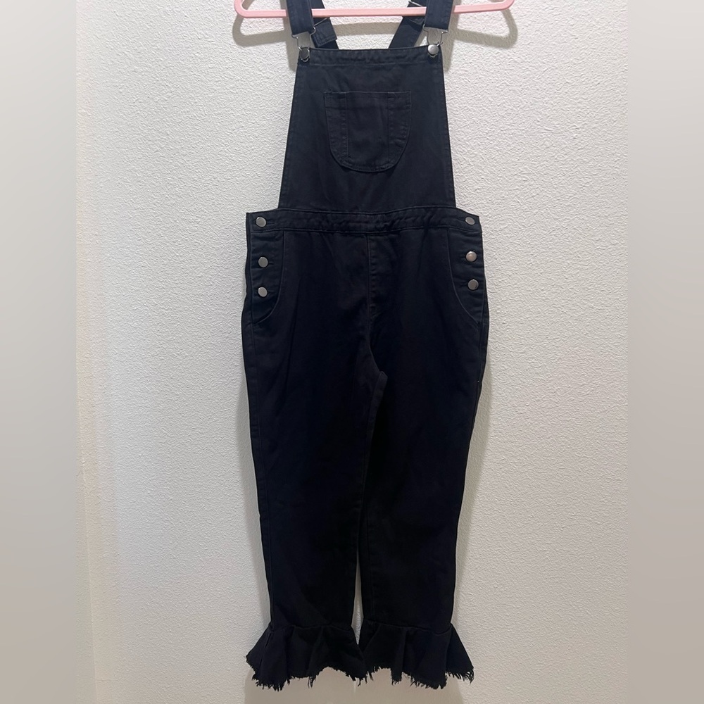 BoohooWomen’s Black Ruffle-Hem Overalls - Classic Casual Jumpsuit